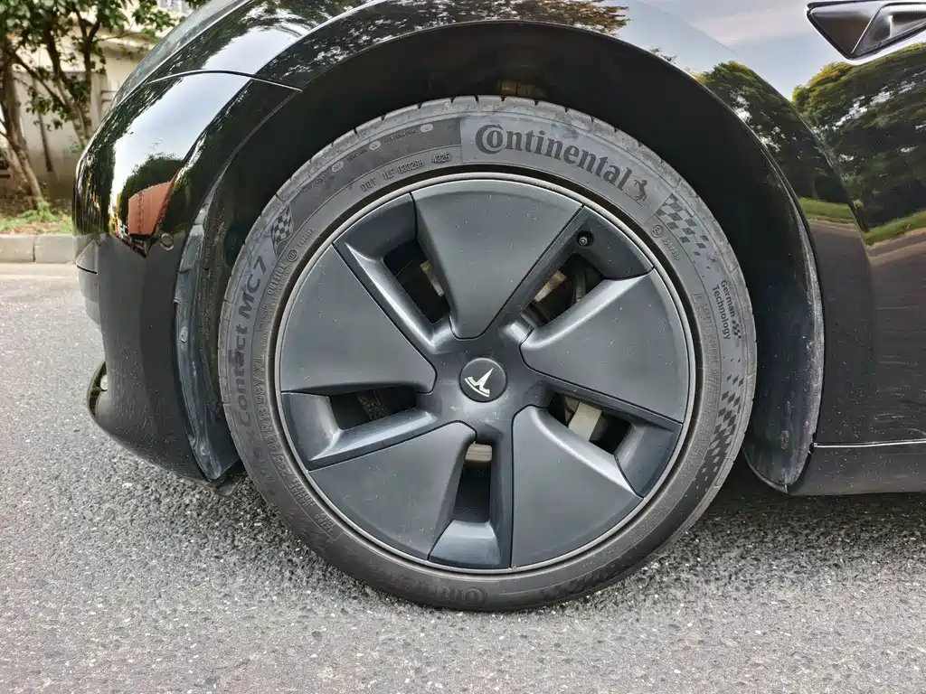 Tesla Model 3 — миниатюра 8