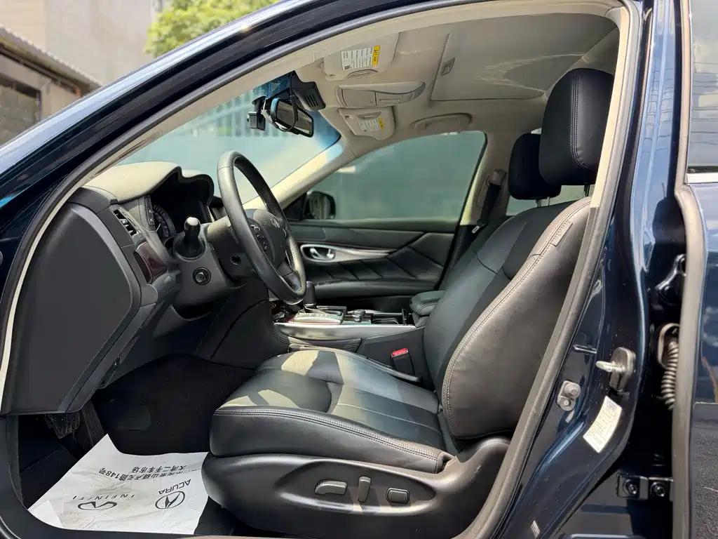 Infiniti Q70 — миниатюра 5