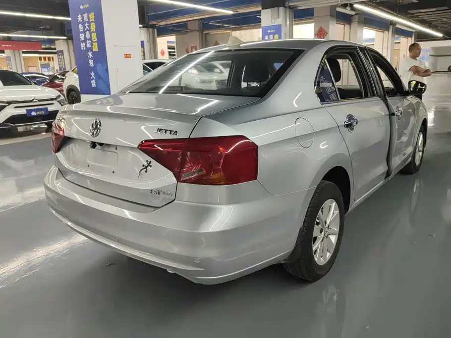 Volkswagen Jetta — миниатюра 3