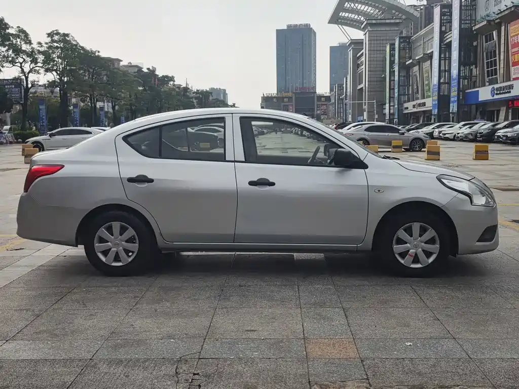 Nissan Sunny — миниатюра 7