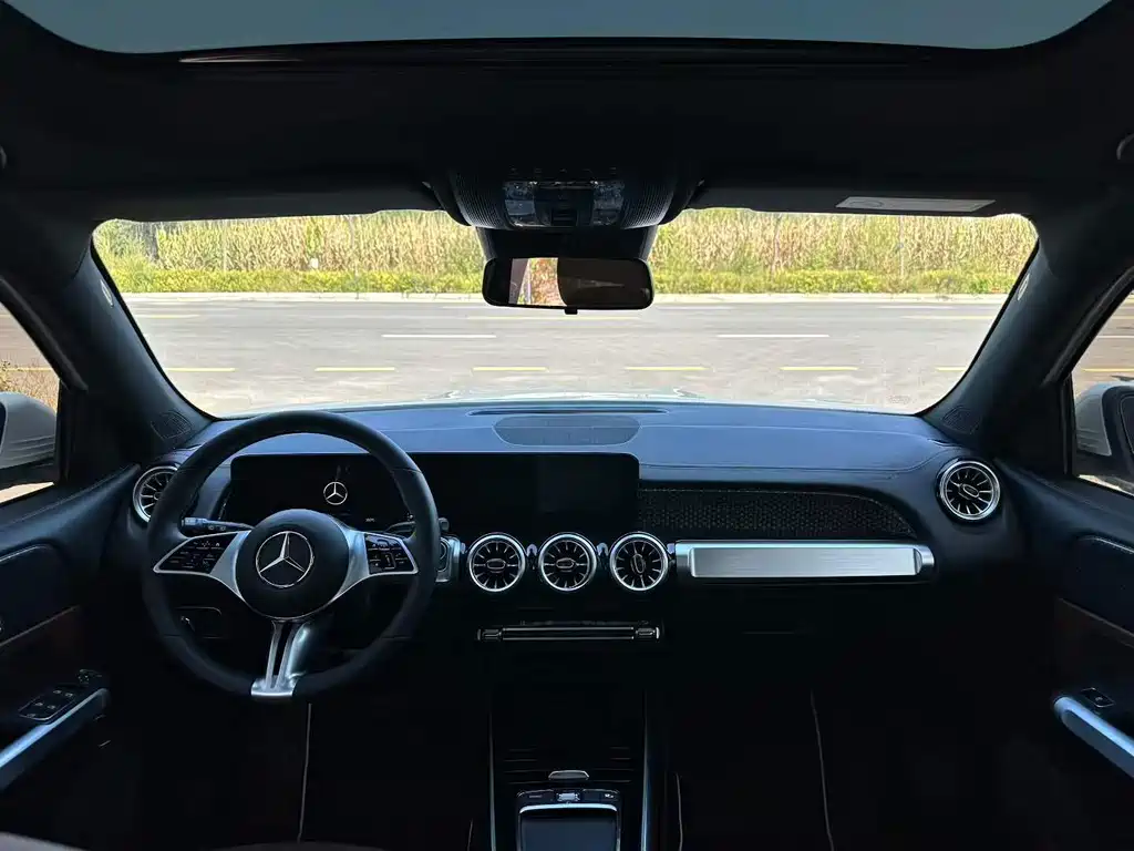Mercedes-Benz GLB — миниатюра 4