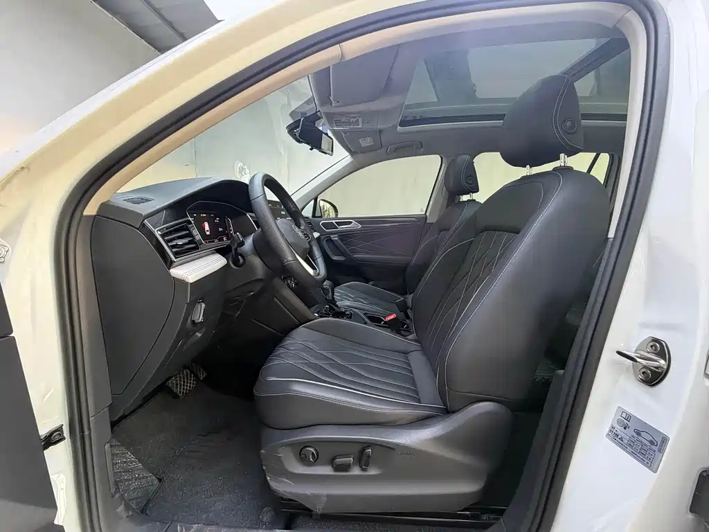 Volkswagen Tiguan L — миниатюра 8