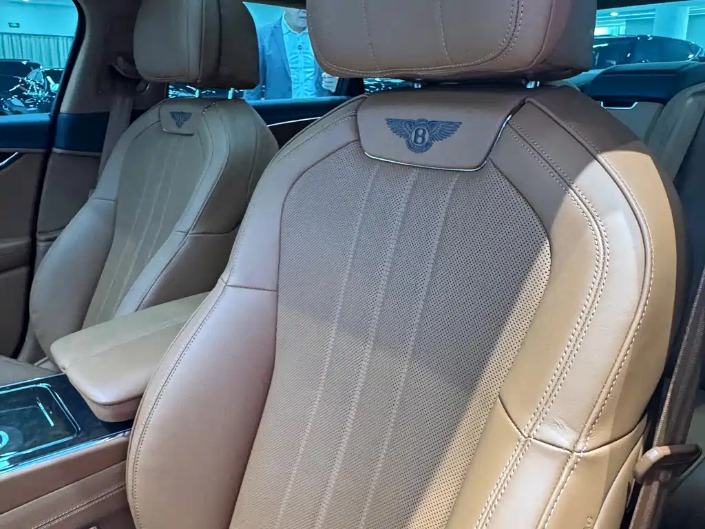 Bentley Flying Spur — миниатюра 12