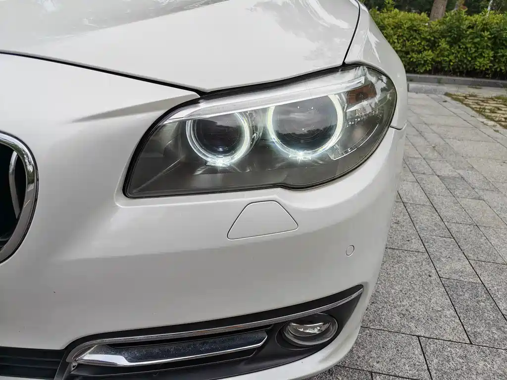 BMW 5 Series — миниатюра 4