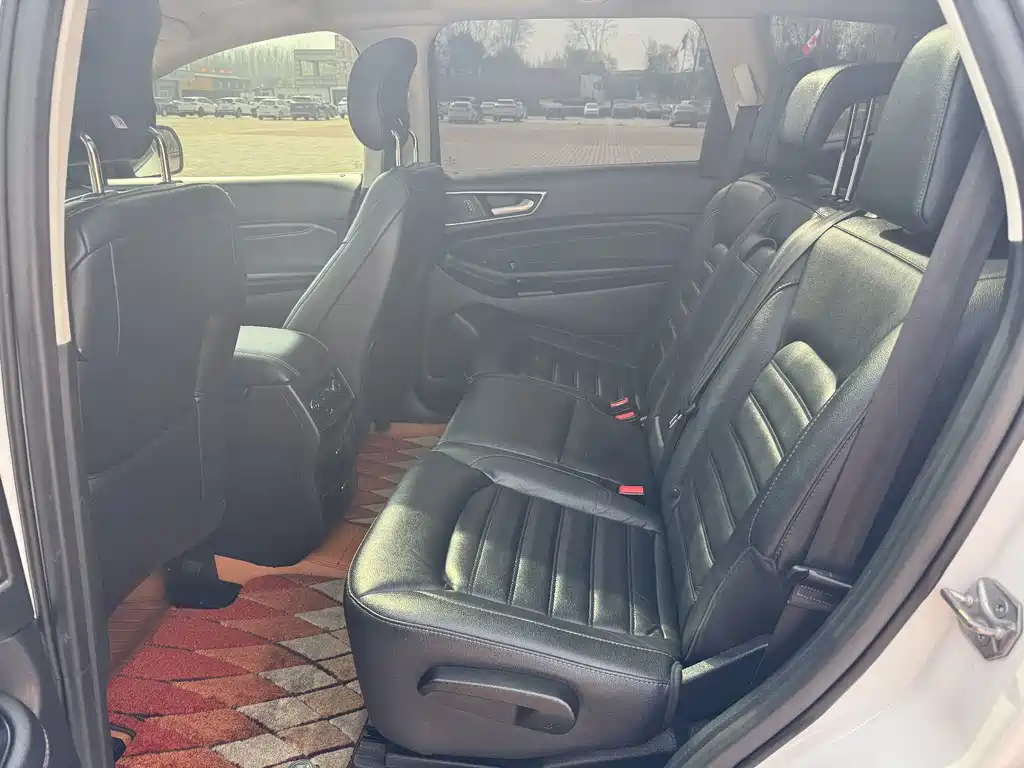 Ford Edge — миниатюра 8