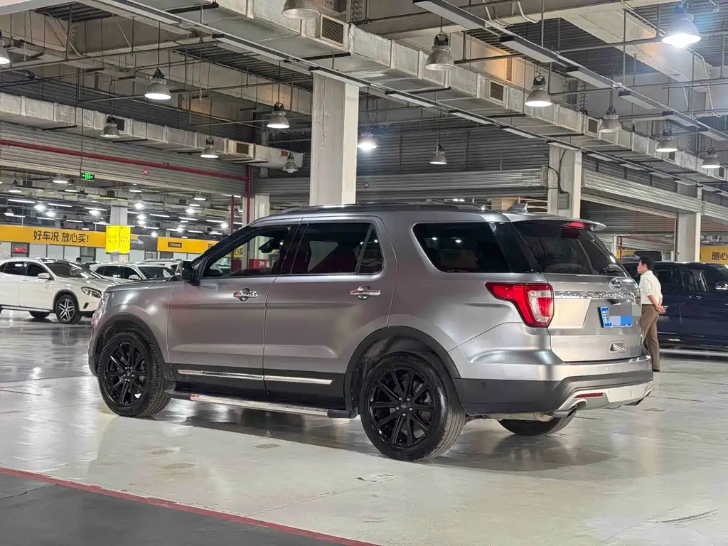 Ford Explorer (Import) — миниатюра 5