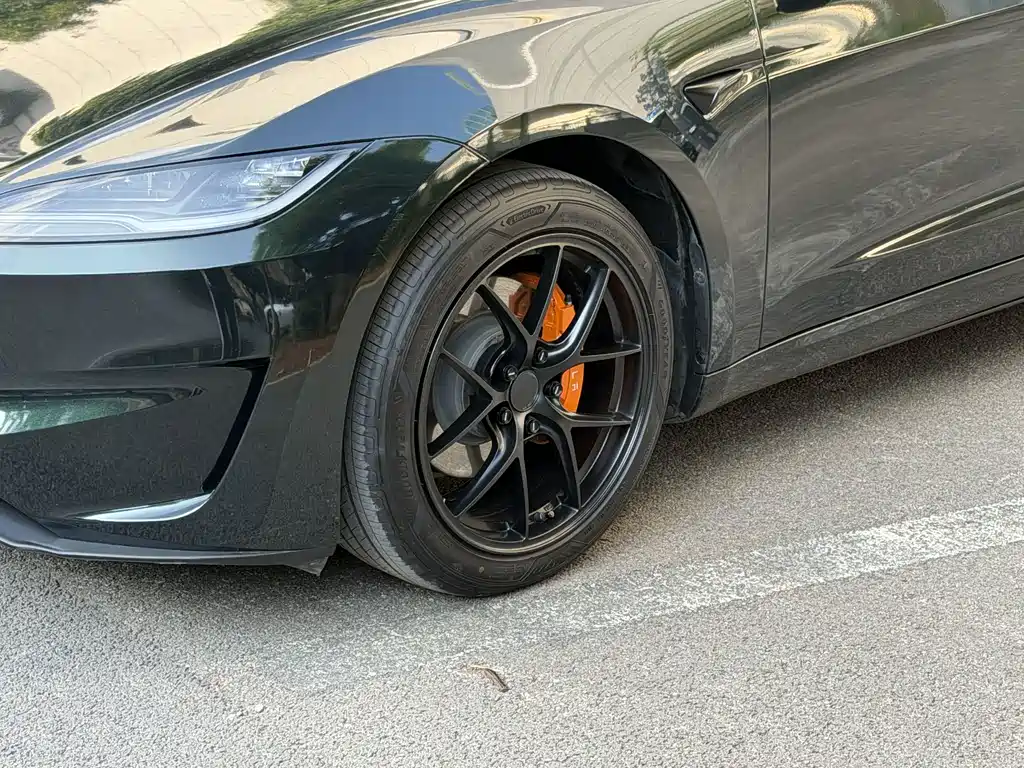 Tesla Model 3 — миниатюра 9