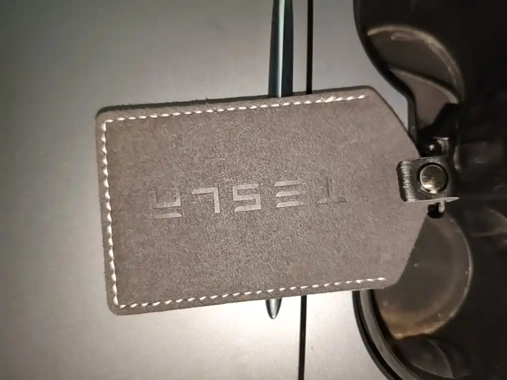 Tesla Model Y — миниатюра 9