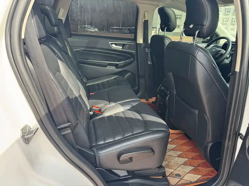 Ford Edge — миниатюра 6
