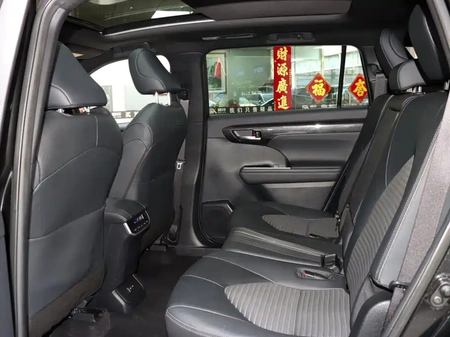 Toyota Crown Kluger — миниатюра 11