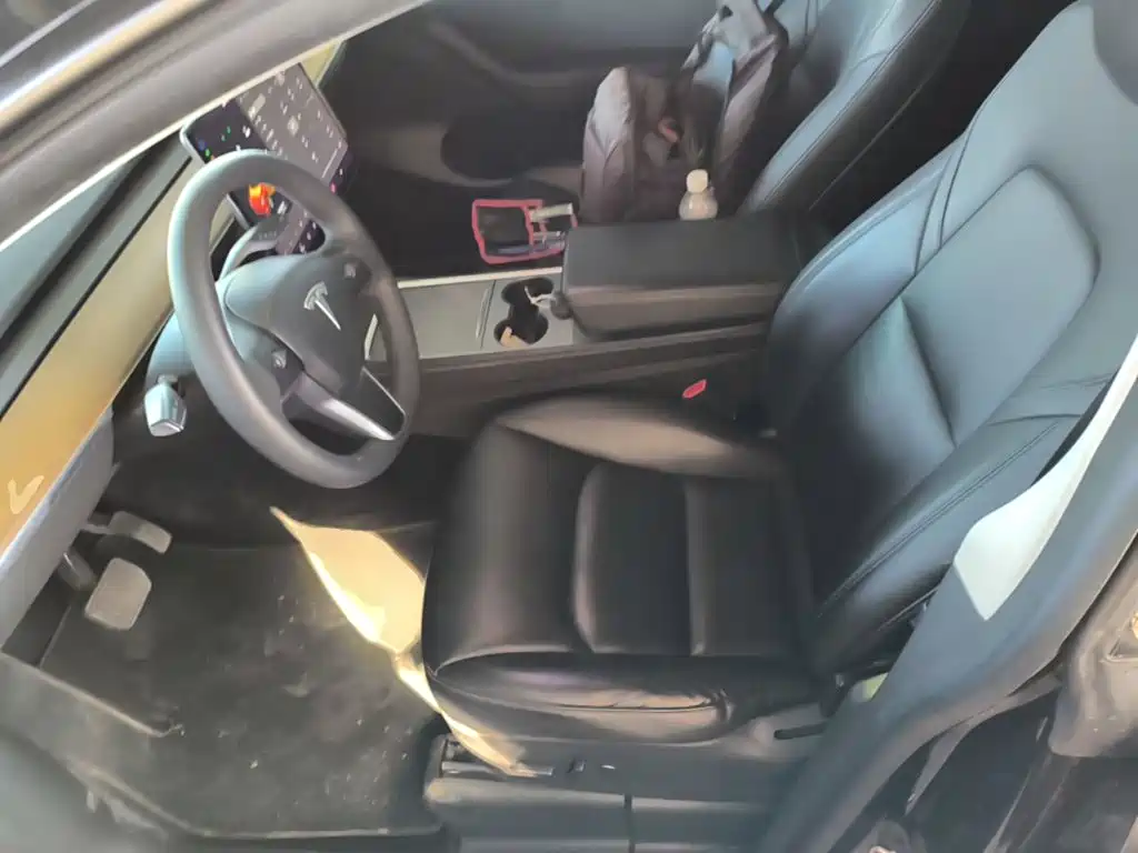 Tesla Model Y — миниатюра 15
