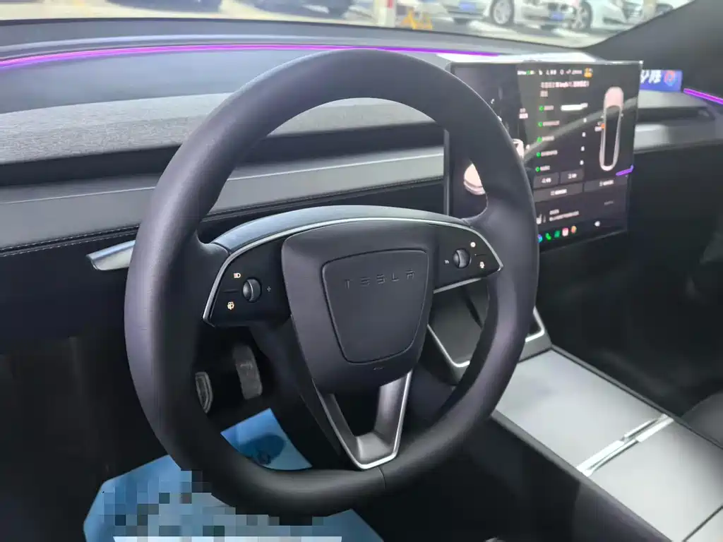 Tesla Model Y — миниатюра 6