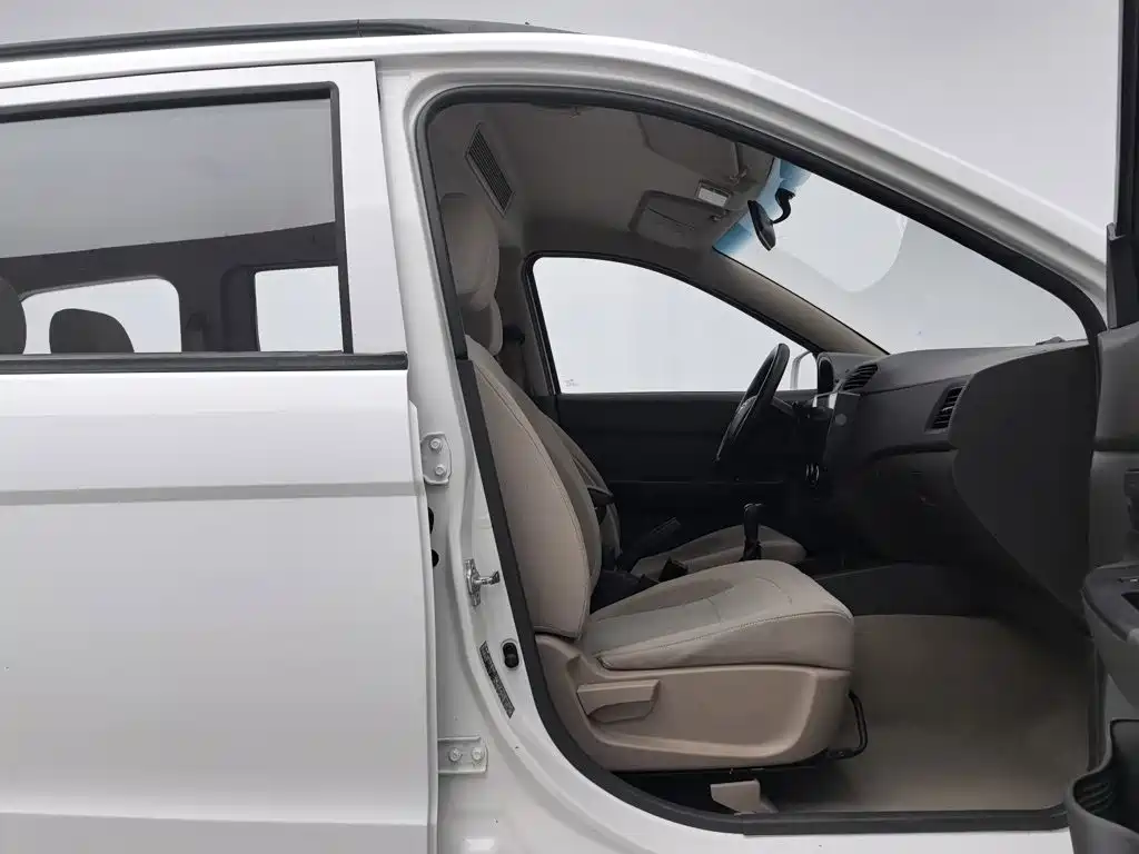 Wuling Hongguang — миниатюра 23
