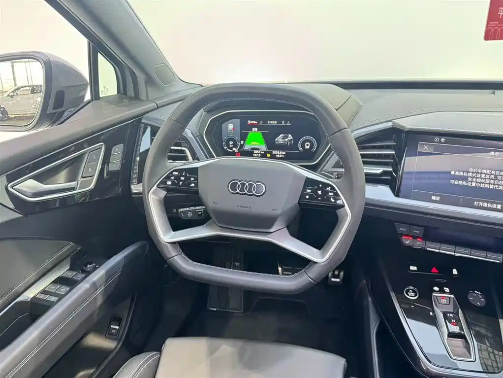 AUDI Q4 E TRON