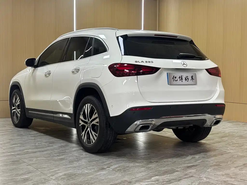 Mercedes-Benz GLA — миниатюра 8