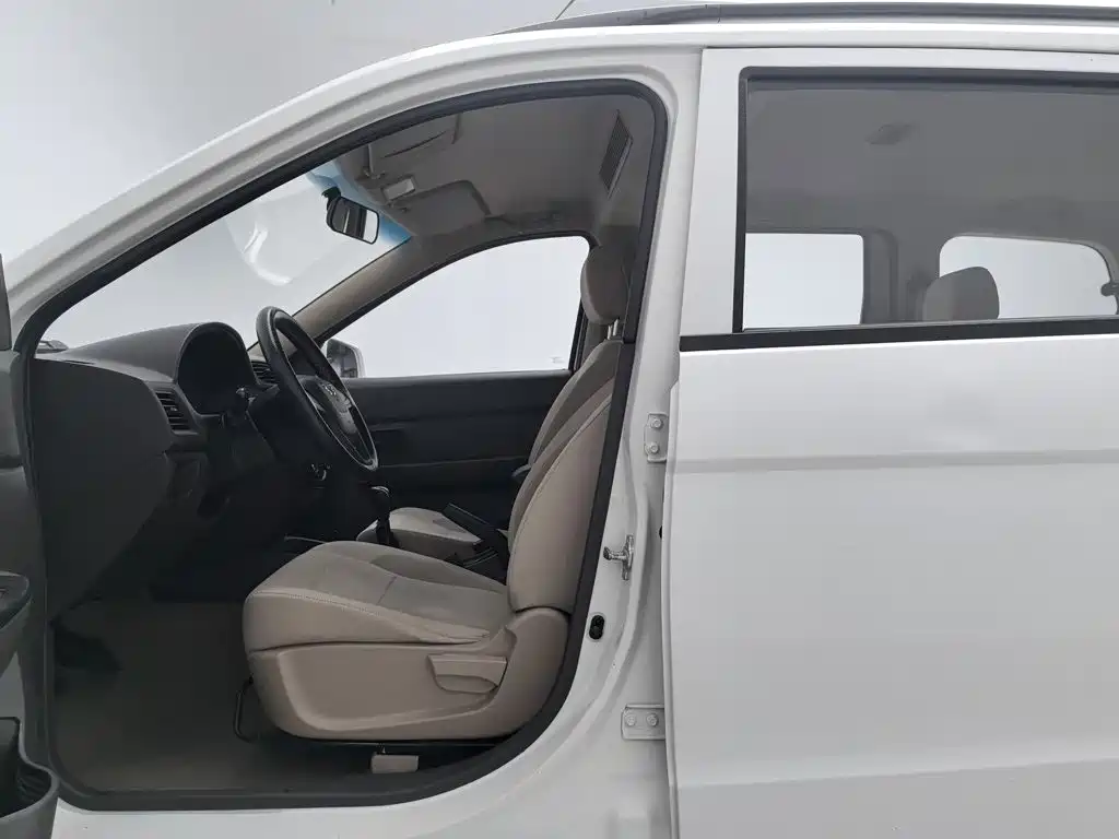 Wuling Hongguang — миниатюра 10
