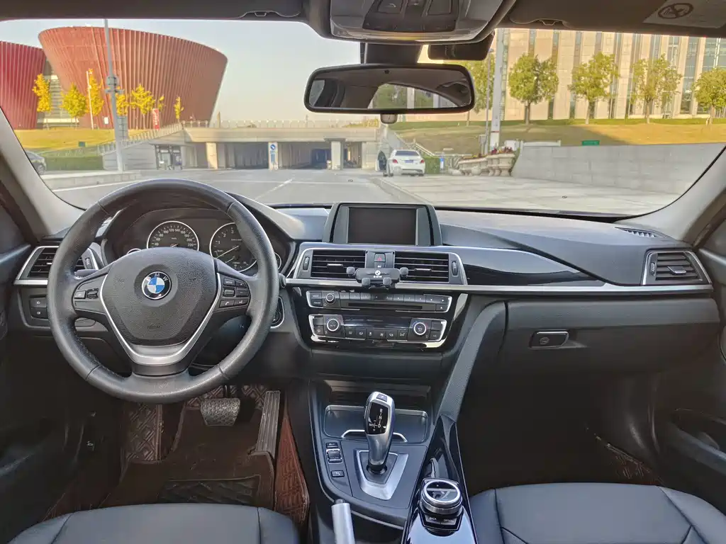 BMW 3 Series — миниатюра 9