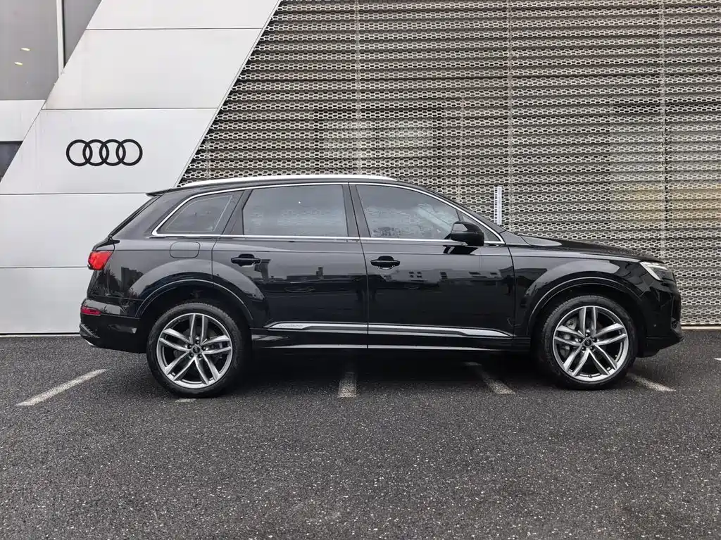 Audi Q7 2025 55 TFSI quattro S line Sport