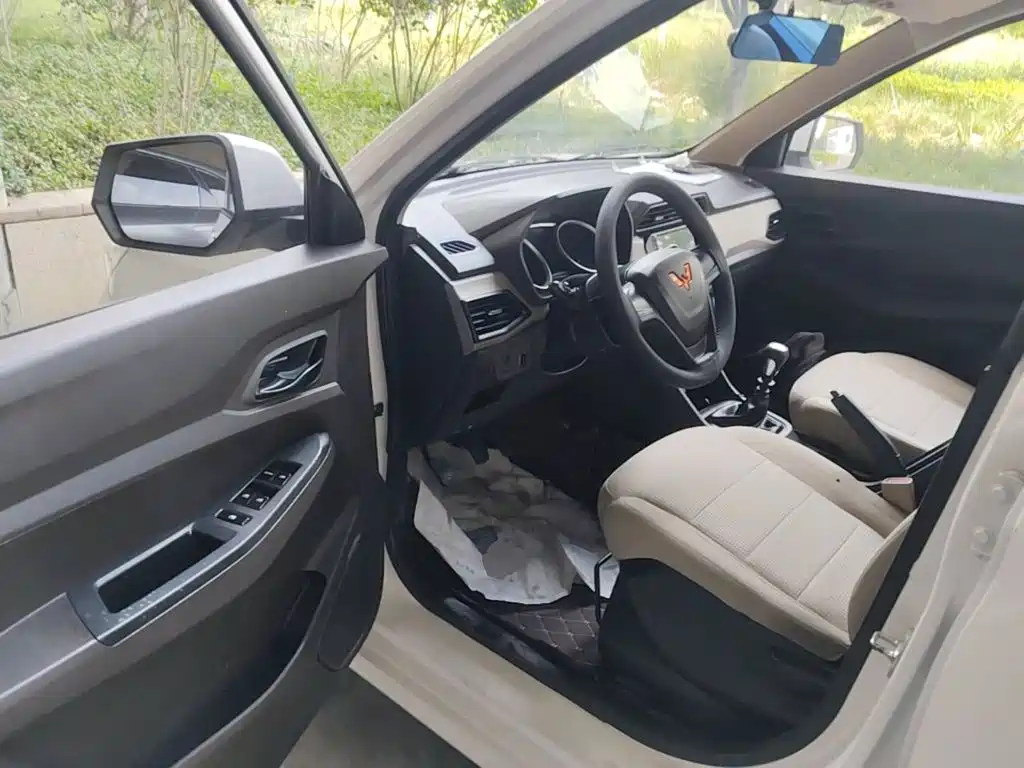 Wuling Hongguang — миниатюра 16