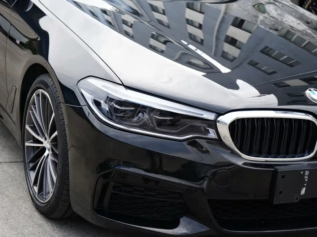 BMW 5 Series — миниатюра 10