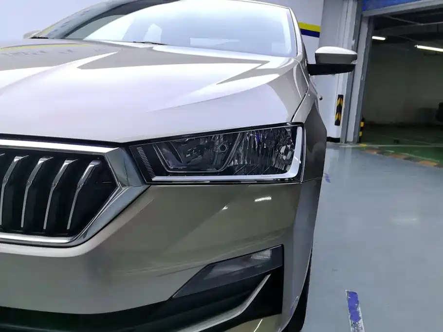 Skoda Rapid — миниатюра 5