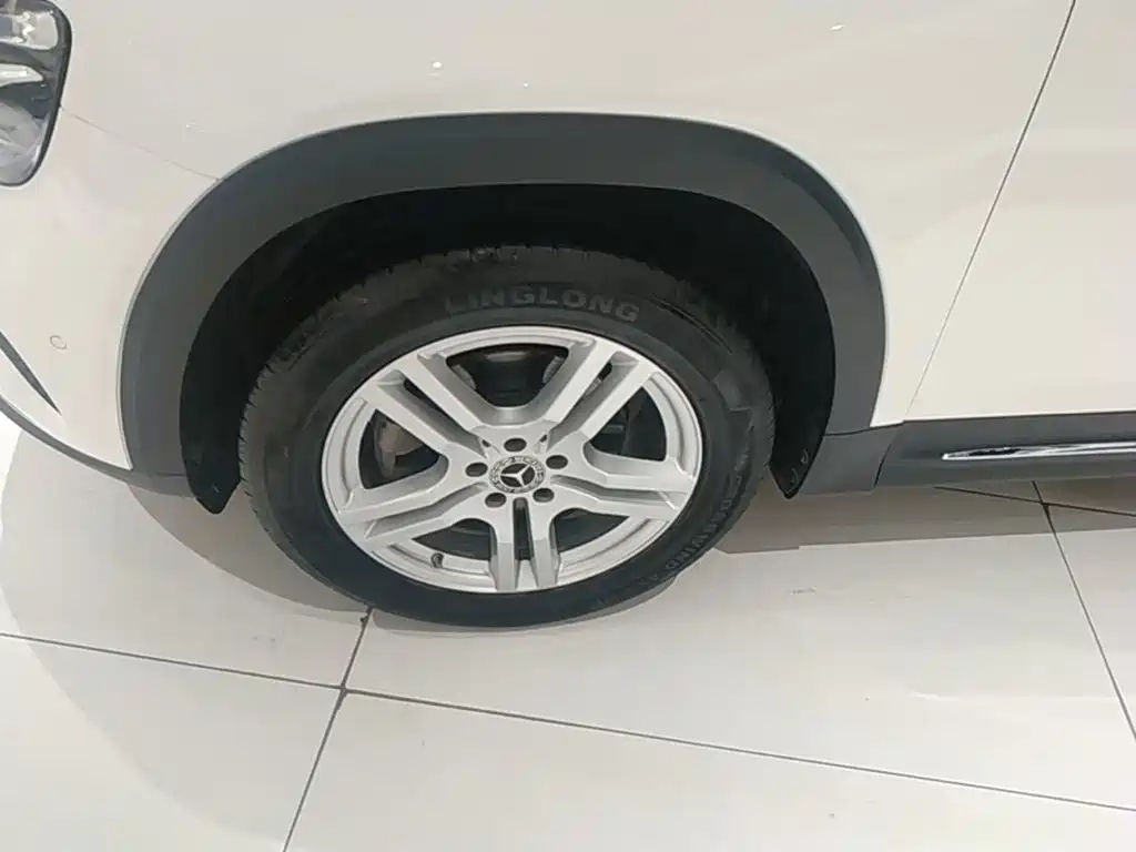 Mercedes-Benz GLB — миниатюра 23