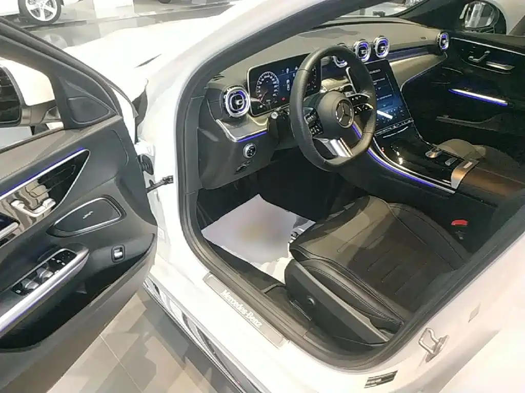 Mercedes-Benz C-Class — миниатюра 16