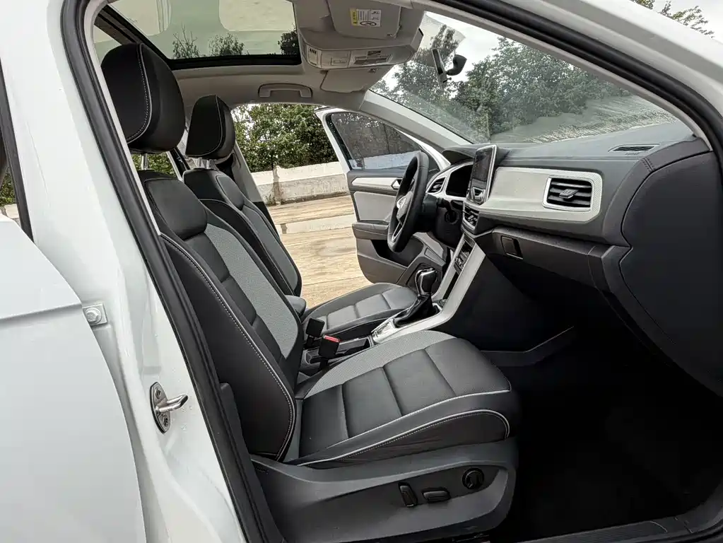 Volkswagen T-Roc — миниатюра 7