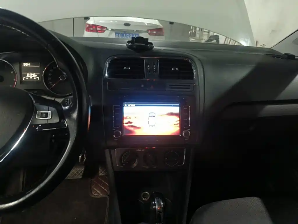 Volkswagen Polo — миниатюра 13