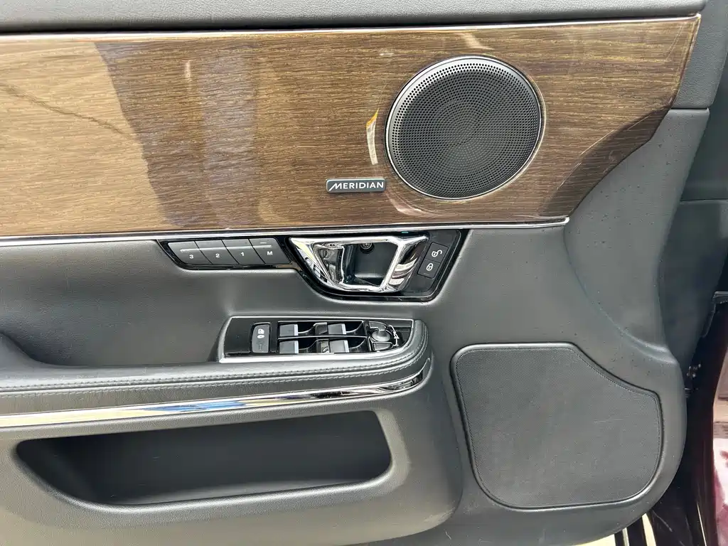 Jaguar XJ — миниатюра 16