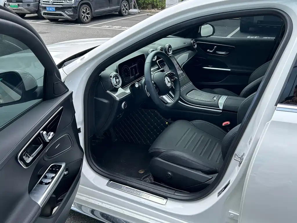 Mercedes-Benz C-Class — миниатюра 11