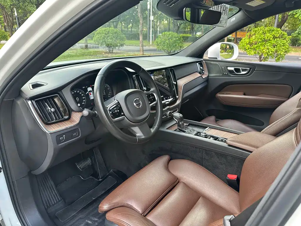 Volvo XC60 2021 T5 Luxury