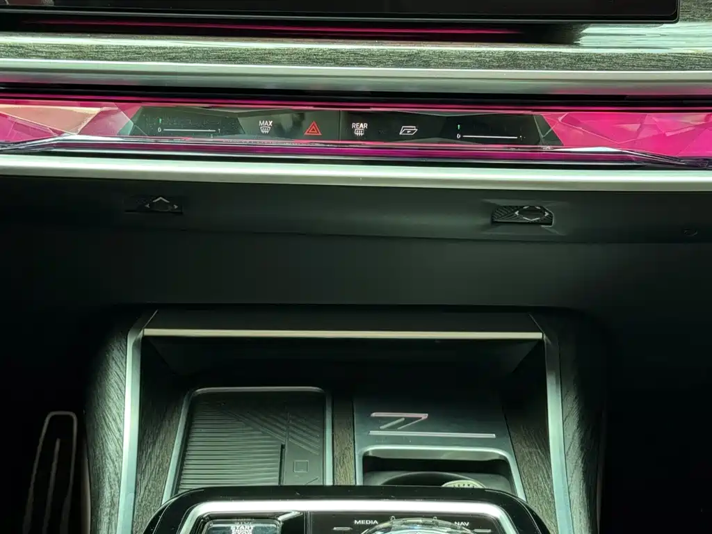 BMW 7 Series — миниатюра 12