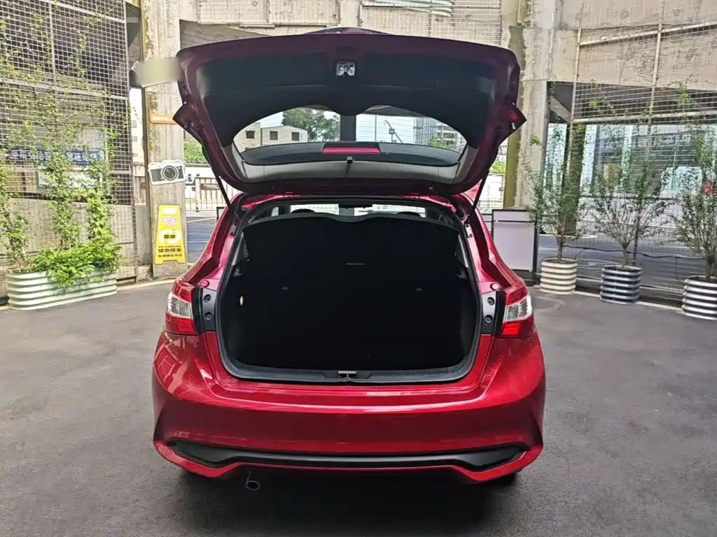 Nissan Tiida — миниатюра 19