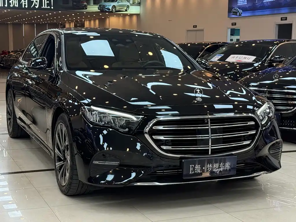Mercedes-Benz E-Class — миниатюра 2