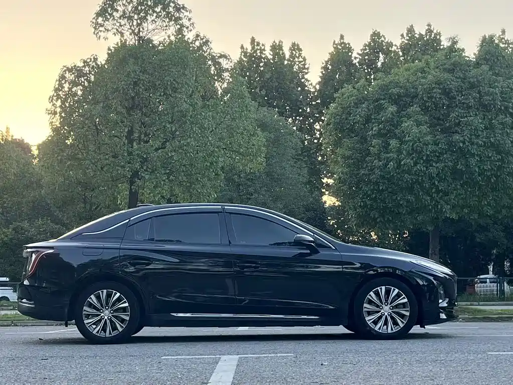 Hongqi Hongqi E-QM5 — миниатюра 7