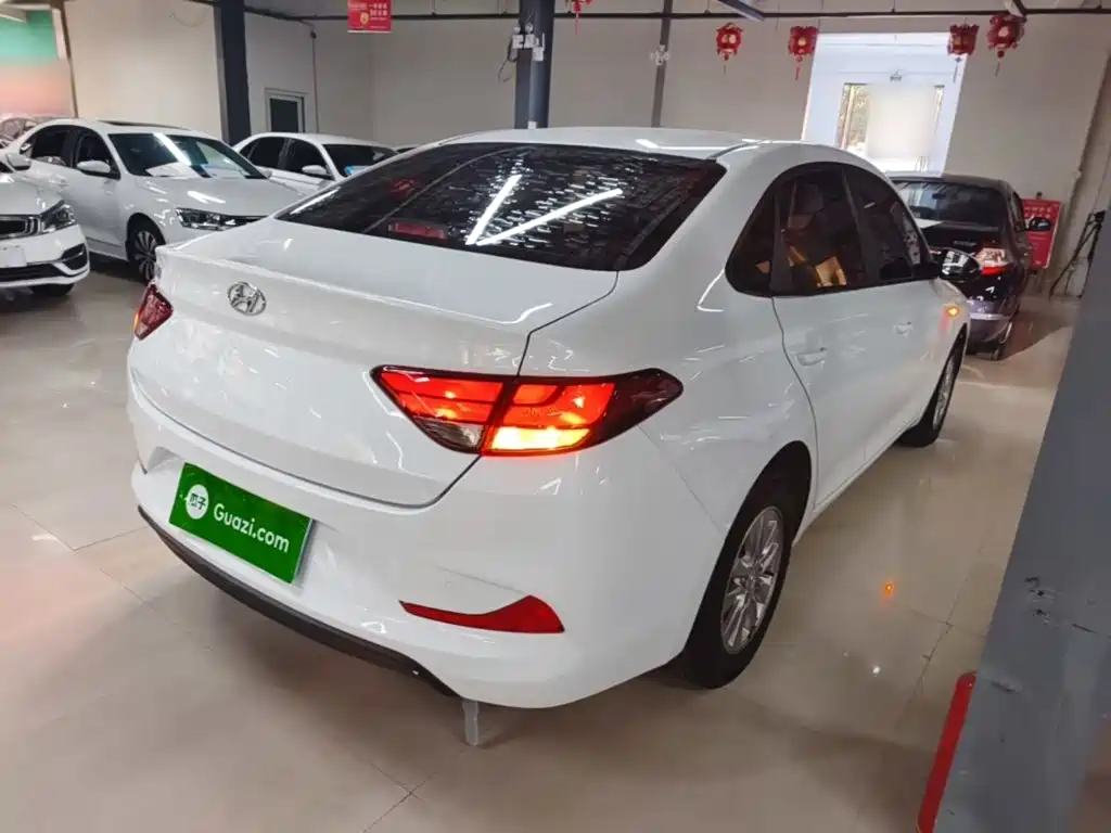 Hyundai Elantra — миниатюра 7