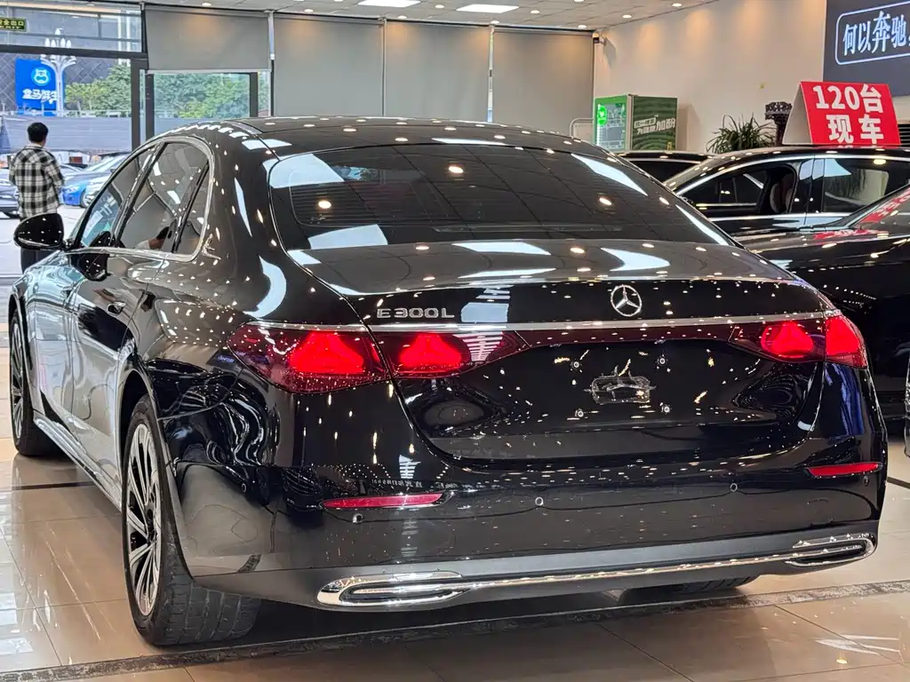 Mercedes-Benz E-Class — миниатюра 6