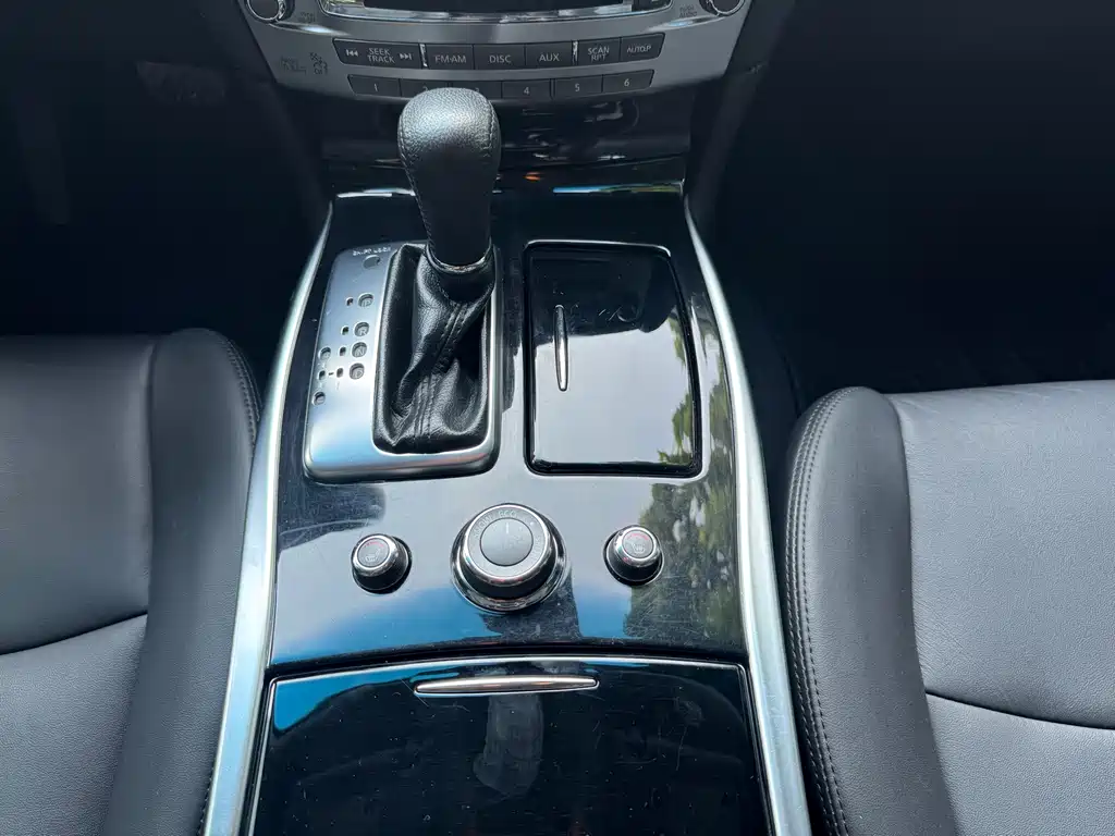 Infiniti Q70 — миниатюра 8