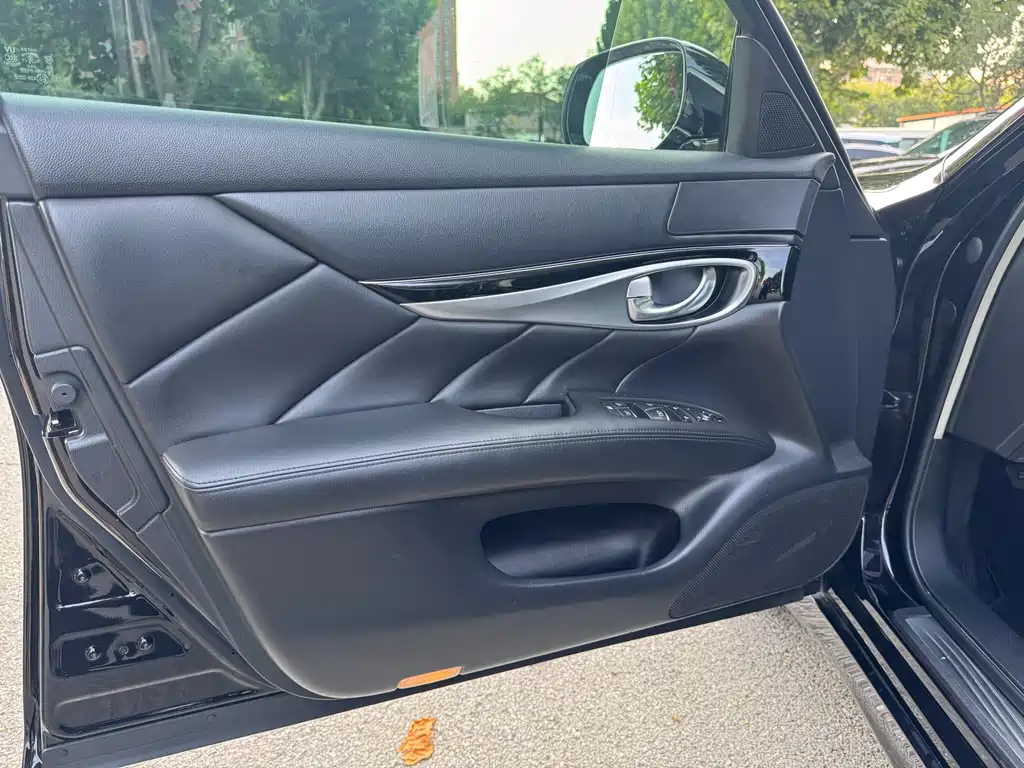 Infiniti Q70 — миниатюра 12