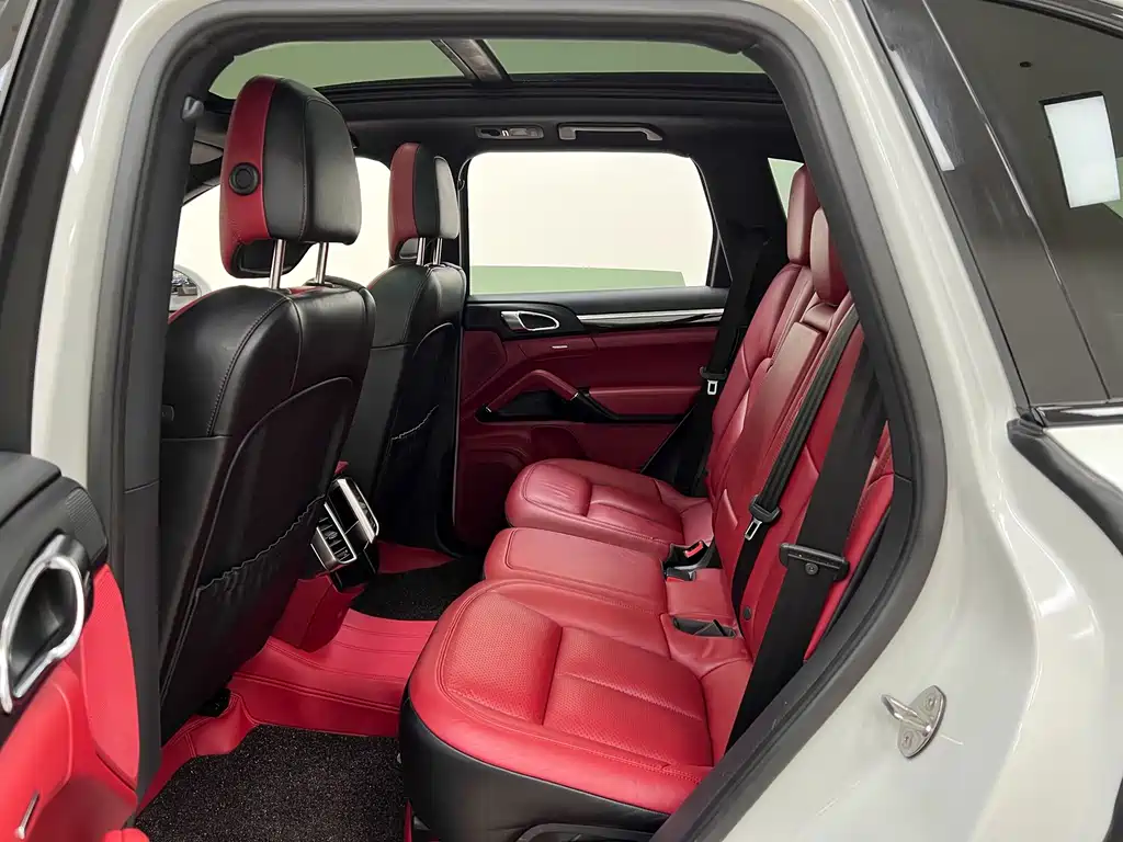 Porsche Cayenne — миниатюра 15