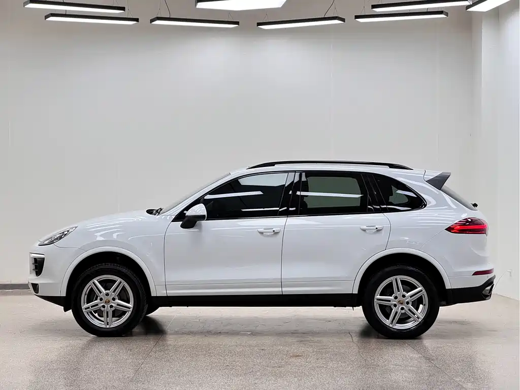 Porsche Cayenne — миниатюра 4