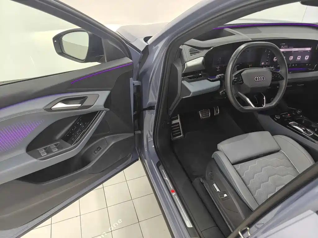 Audi Q6L e-tron — миниатюра 10