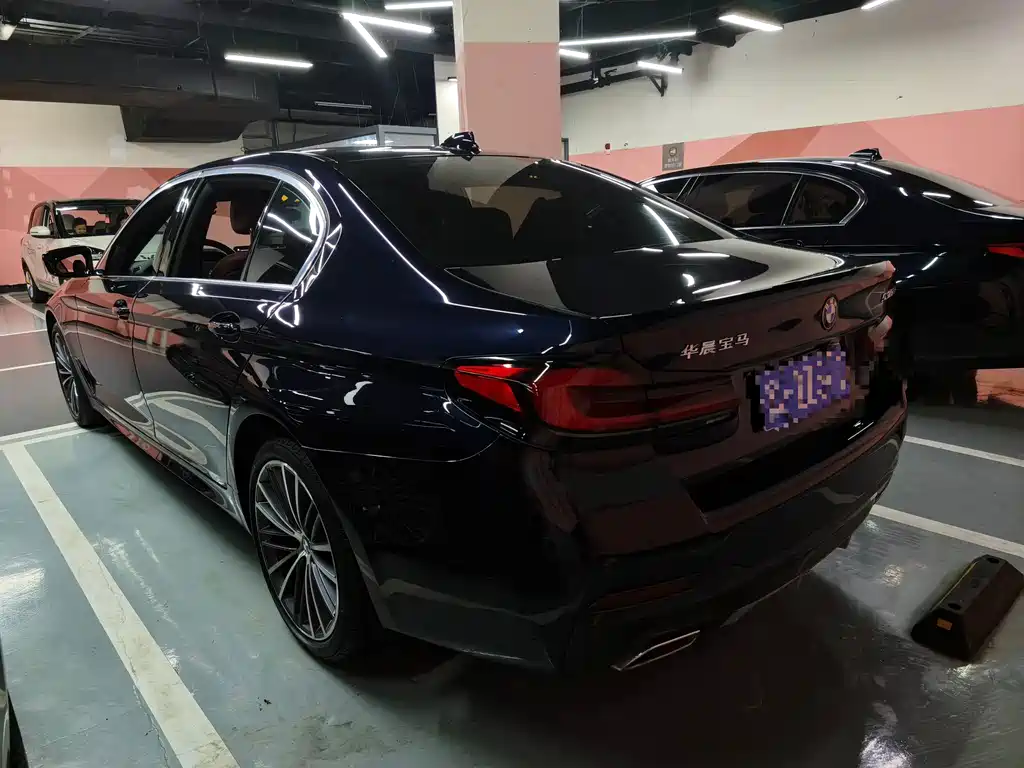 BMW 5 Series — миниатюра 8