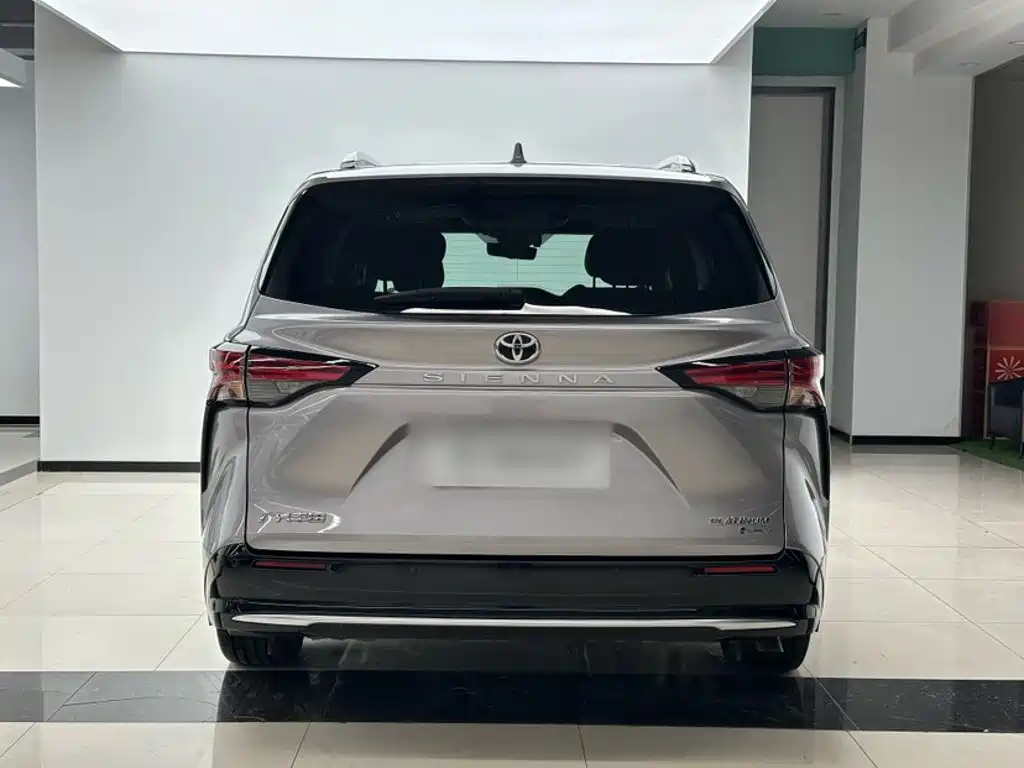 Toyota Sienna — миниатюра 12