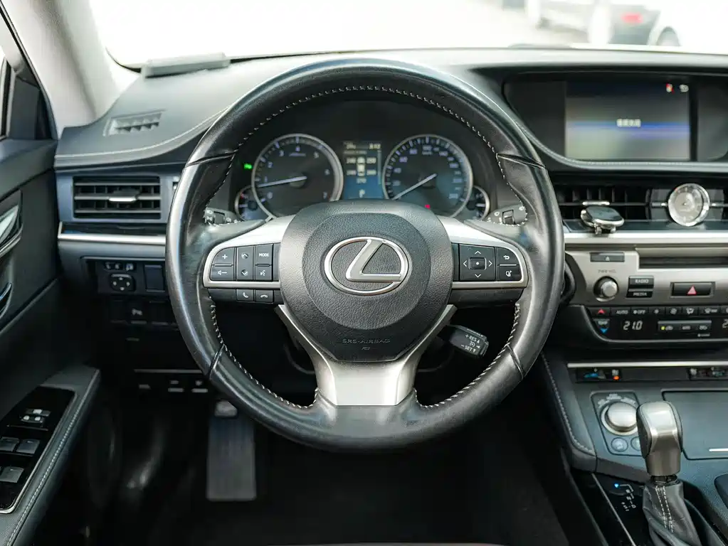 Lexus ES — миниатюра 23