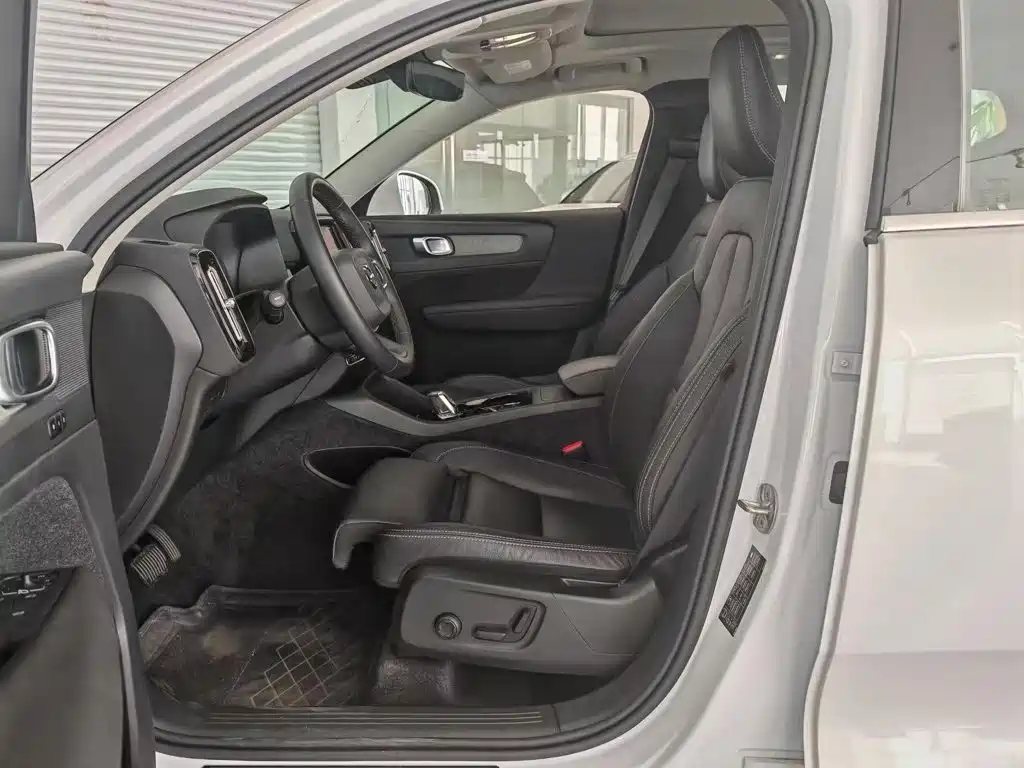 Volvo XC40 — миниатюра 7