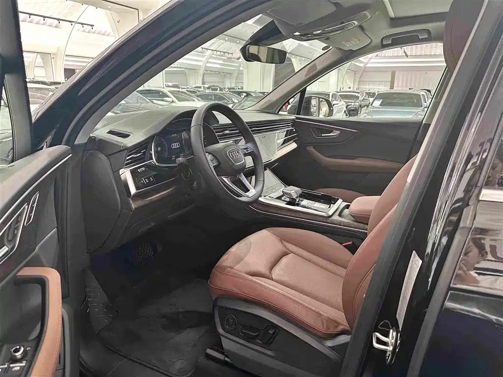 Audi Q7 — миниатюра 6