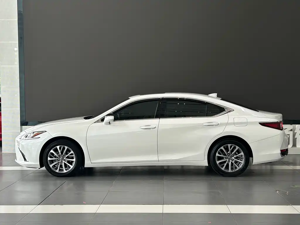 Lexus ES — миниатюра 7