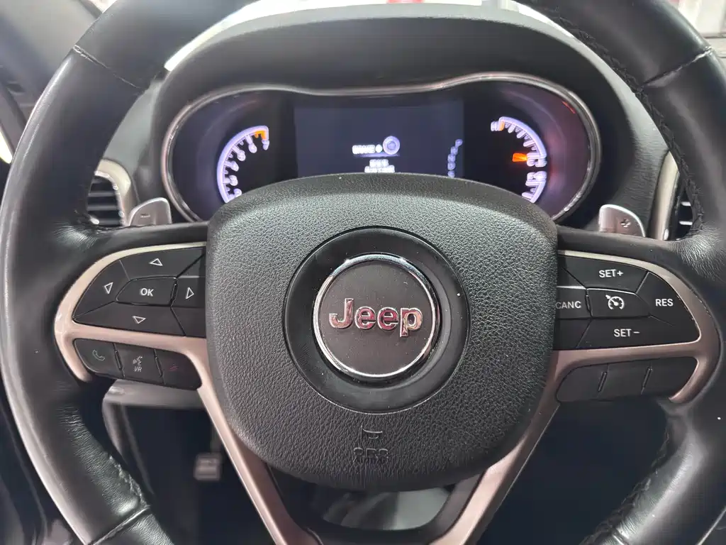 Jeep Grand Cherokee (Import) — миниатюра 14